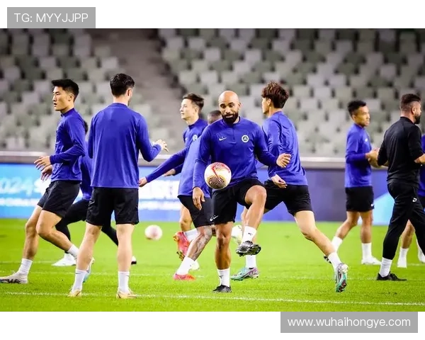 深圳外援史密斯半场表现抢眼四记三分助球队争胜 深圳外援史密斯半场表现抢眼四记三分助球队争胜